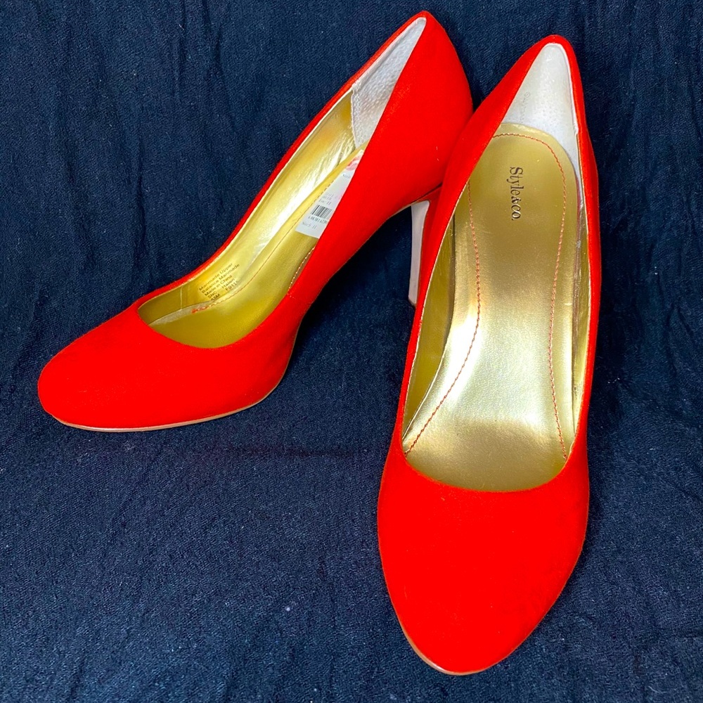 Salsa Red Style & Co Pumps